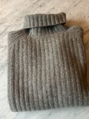 Vintage Men's Ribbed Turtleneck Sweater in Gray